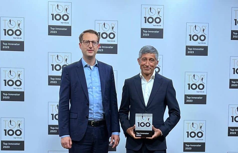 Prominent erhält das TOP 100-Siegel. Die Preisverleihung fand in Augsburg für alle Mittelständler statt, die am Jahresanfang das TOP 100-Siegel erhalten hatten.